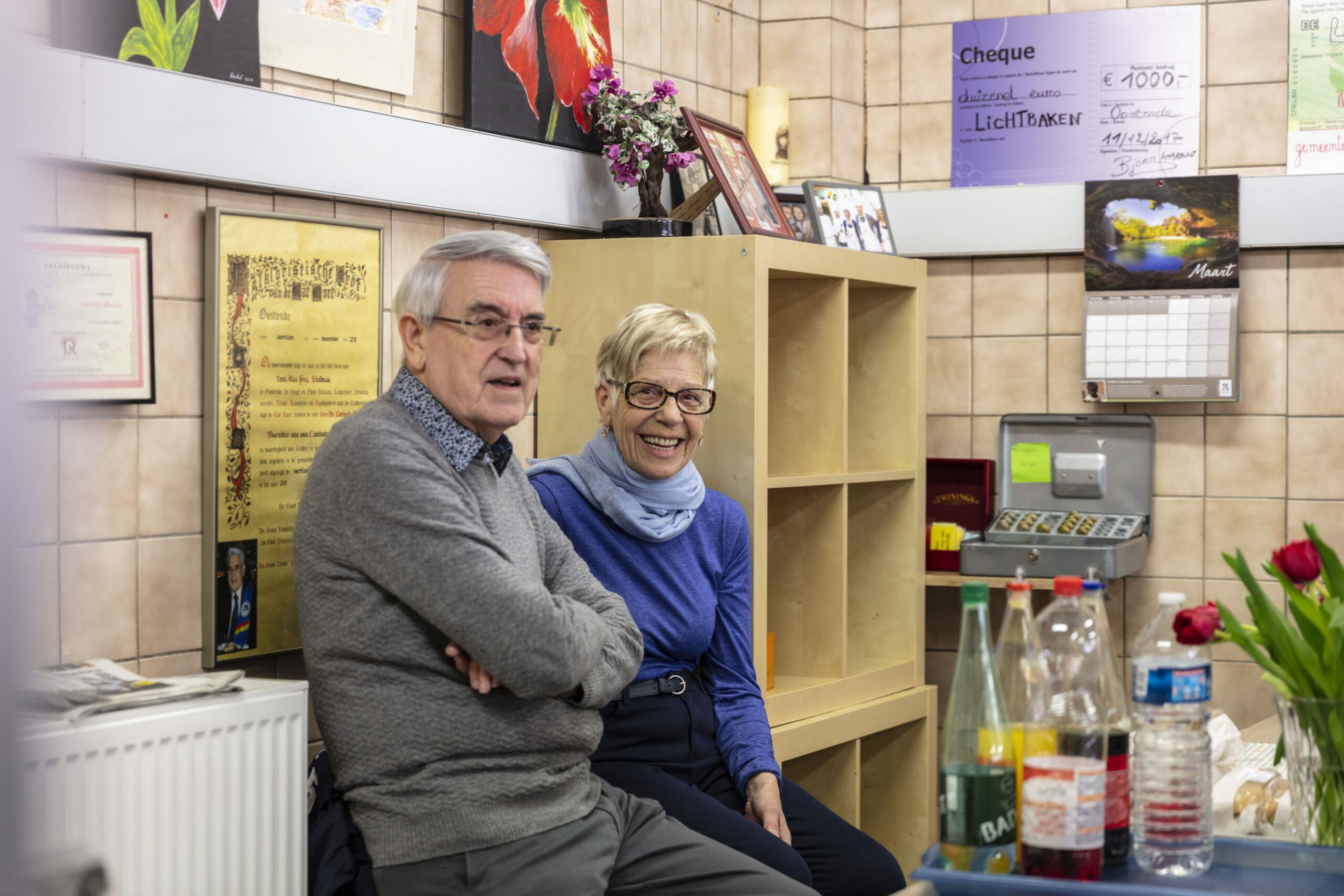 Vrijwilligers van vzw Lichtbaken in de keuken